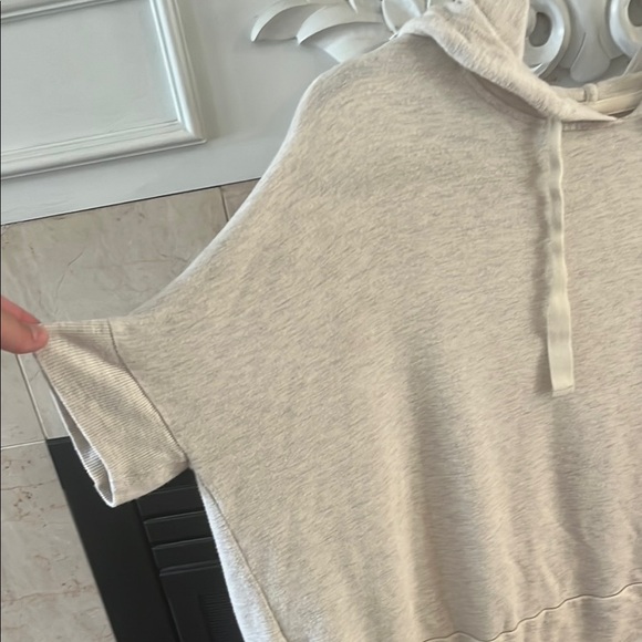 Lou & Gray Cream short sleeve Sweatshirt - Picture 2 of 6